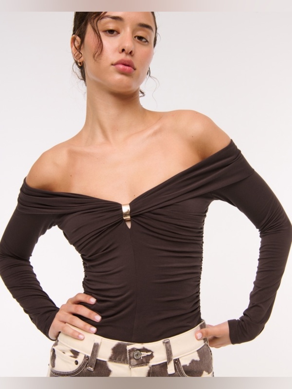 Abercrombie & Fitch Off-The-Shoulder Hardware Top in Dark Coffee Size M